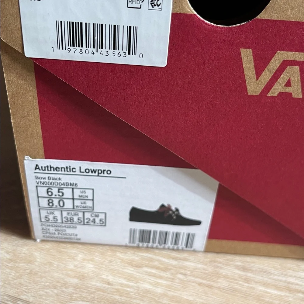 New with box Vans suede authentic lowpro - Picture 9 of 9